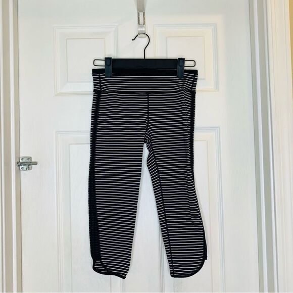 Ivivva Black and White Stripe Mesh Leggings Size 10 - Picture 3 of 11